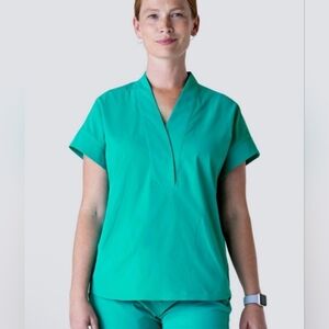 Medelita Women's 2 Pieces Scrub Top And Pants Bundle. Surgical Green.1